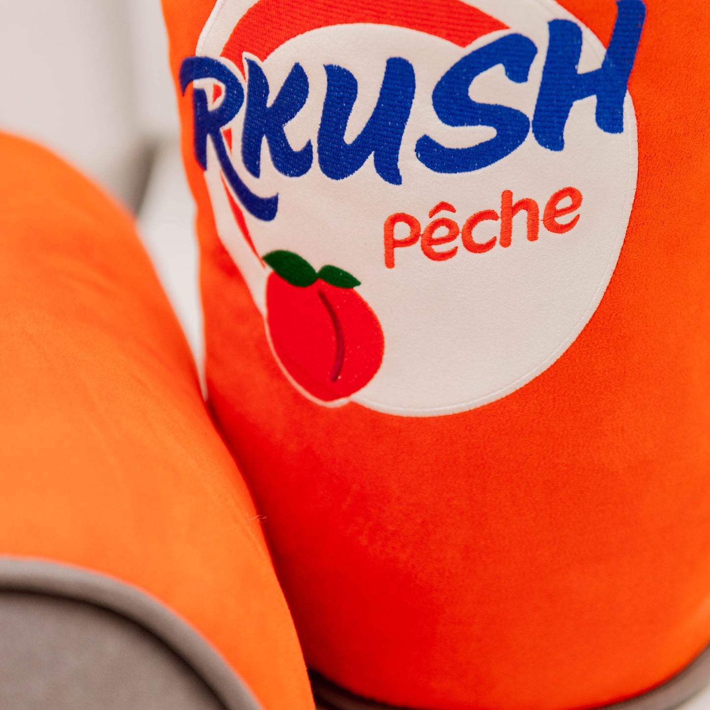 V#va Pêche pillow مخدّة قازوزة